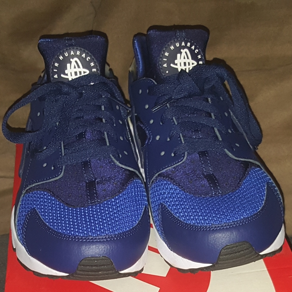 Nike Air Huarache (Size 10.5)